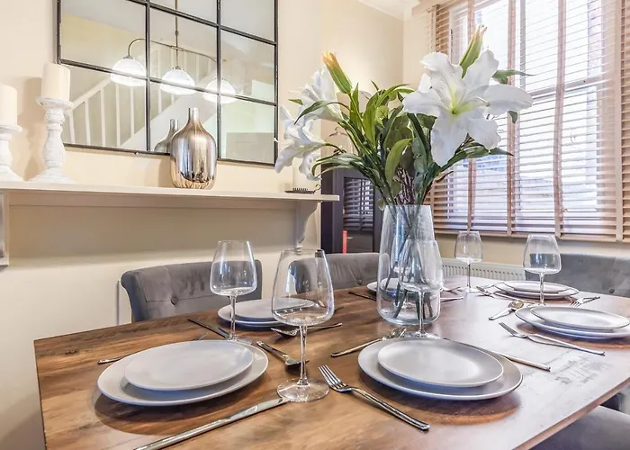 Chester City Centre Cottage, Sleeps 6 With Free Parking
