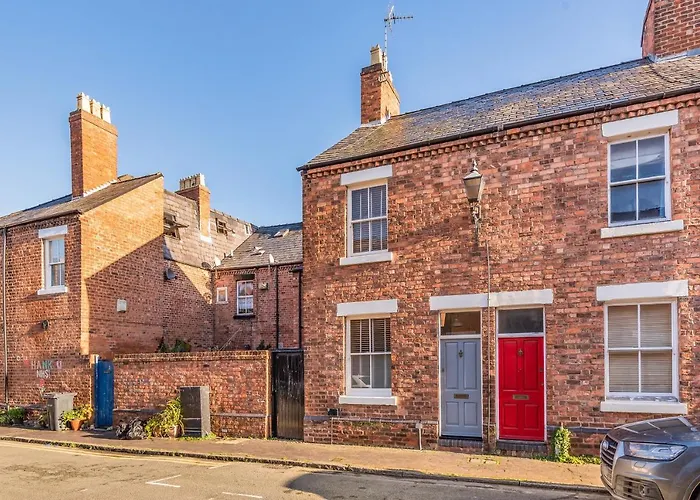 Chester City Centre Cottage, Sleeps 6 With Free Parking