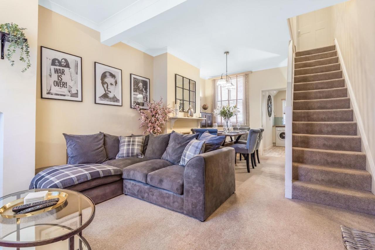 Centre Cottage, Sleeps 6 With Free Parking Holiday home