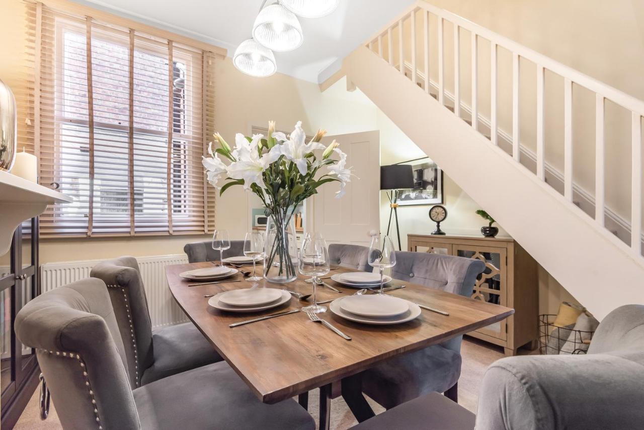 Centre Cottage, Sleeps 6 With Free Parking Holiday home *