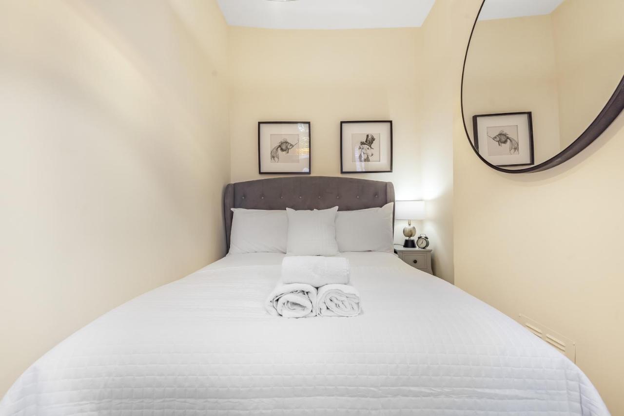 Holiday home Centre Cottage, Sleeps 6 With Free Parking *