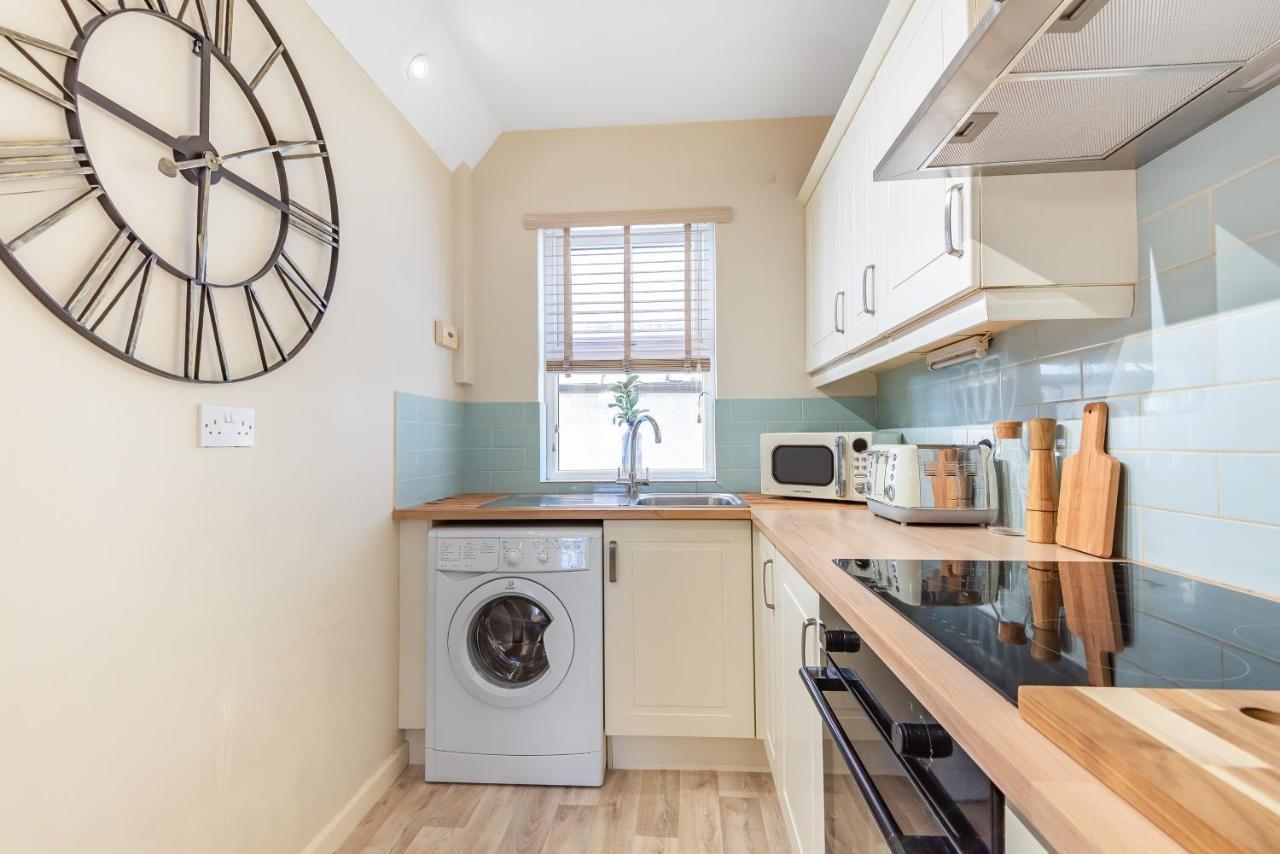 Centre Cottage, Sleeps 6 With Free Parking Holiday home