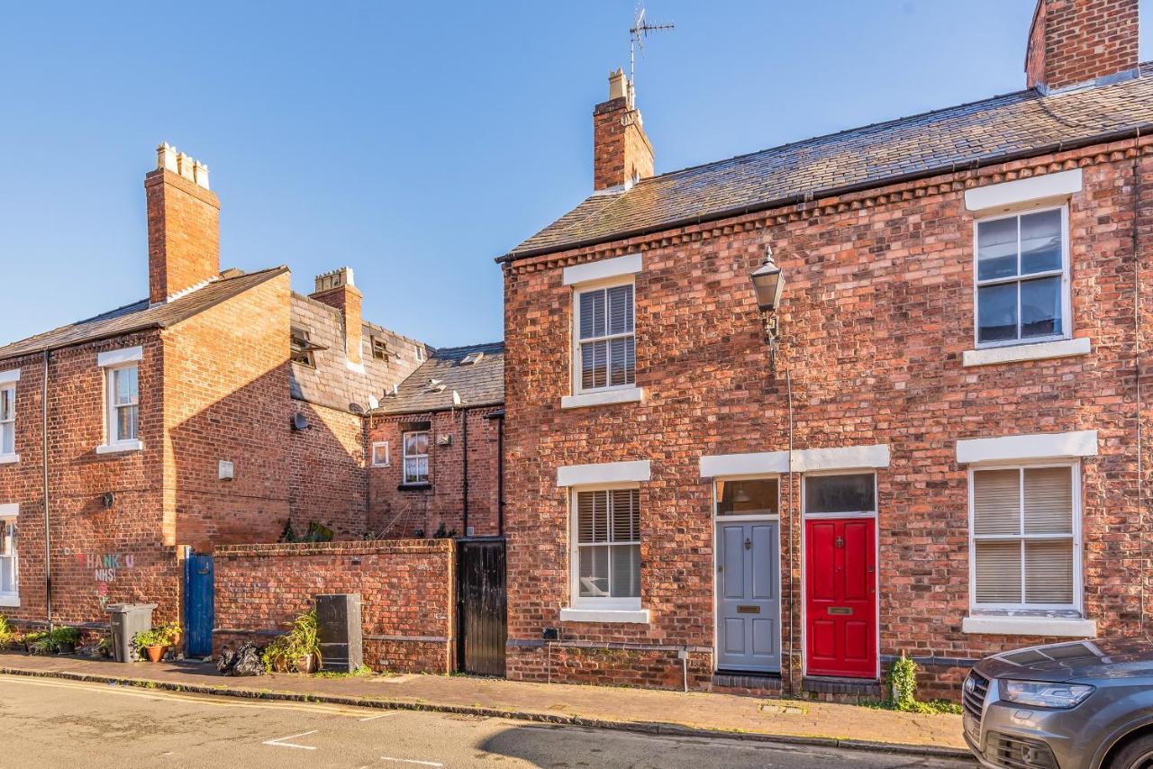 Centre Cottage, Sleeps 6 With Free Parking Holiday home *